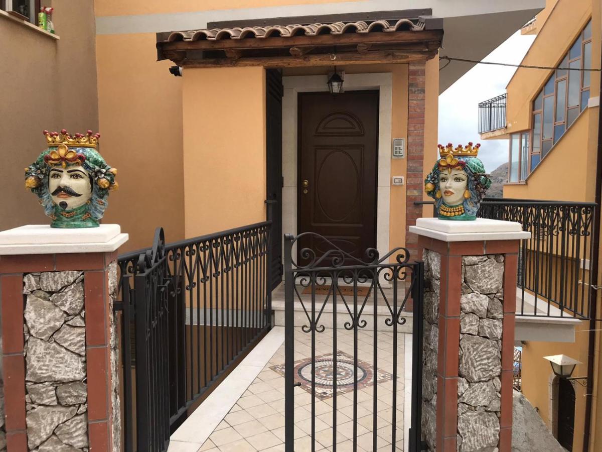 Casa Vacanza Cundari Castelmola Exteriör bild